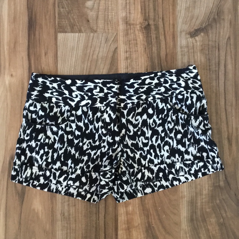 Daytrip leopard shorts